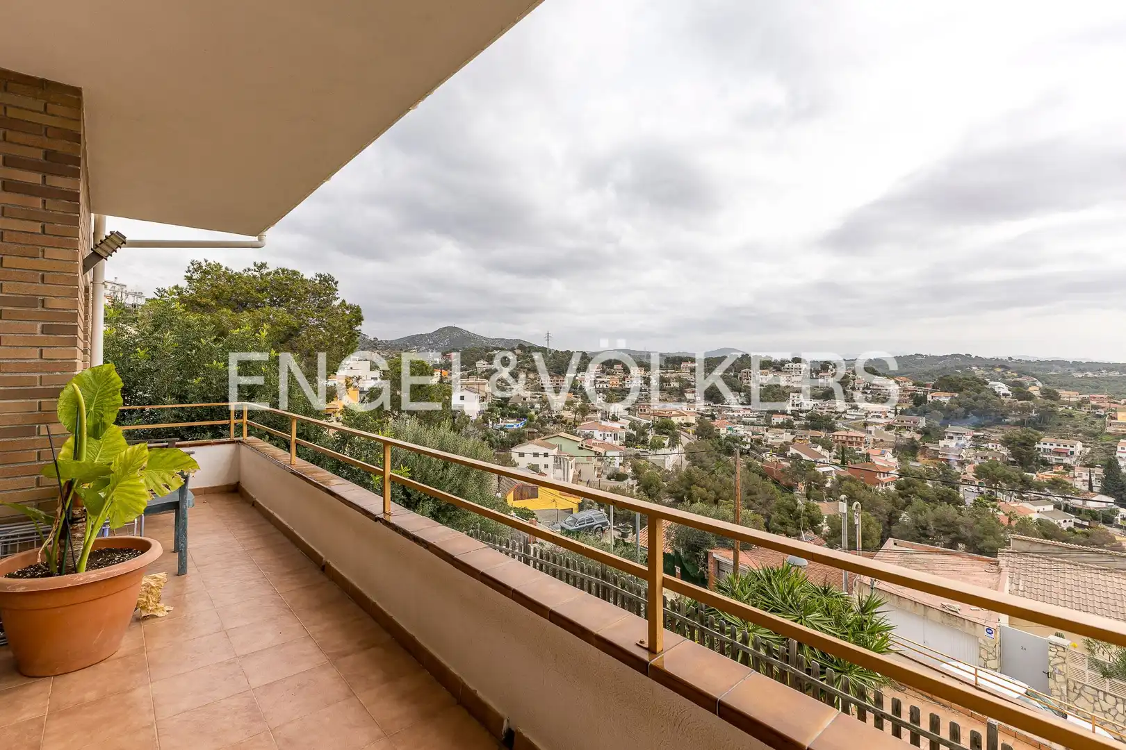 Vista exterior de Casa adosada en venda en Cubelles amb Calefacció, Jardí privat i Terrassa