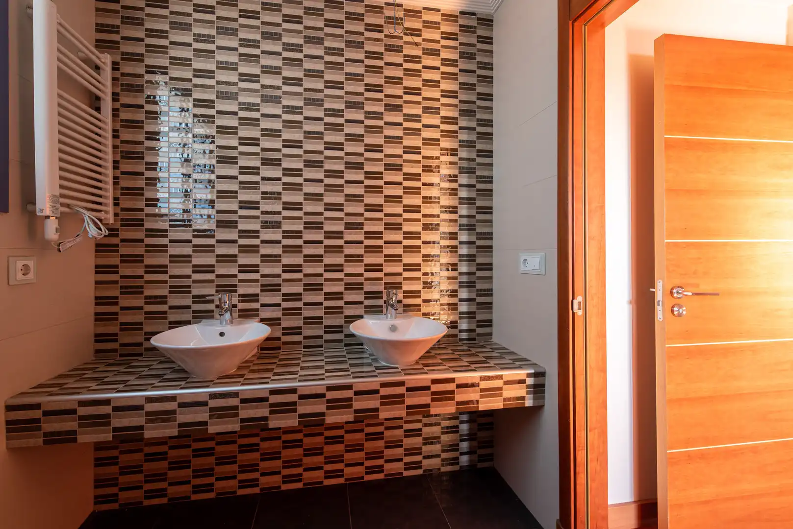 Bathroom of Attic for sale in Sevilla  with Air Conditioner, Heating and Parquet flooring