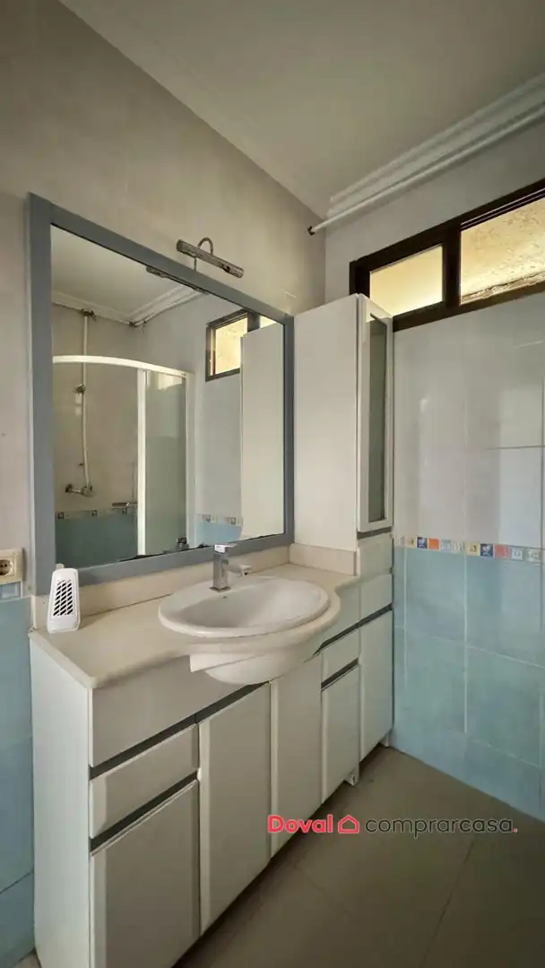 Bathroom of Houses for sale in Vigo   with Heating, Private garden and Parquet flooring
