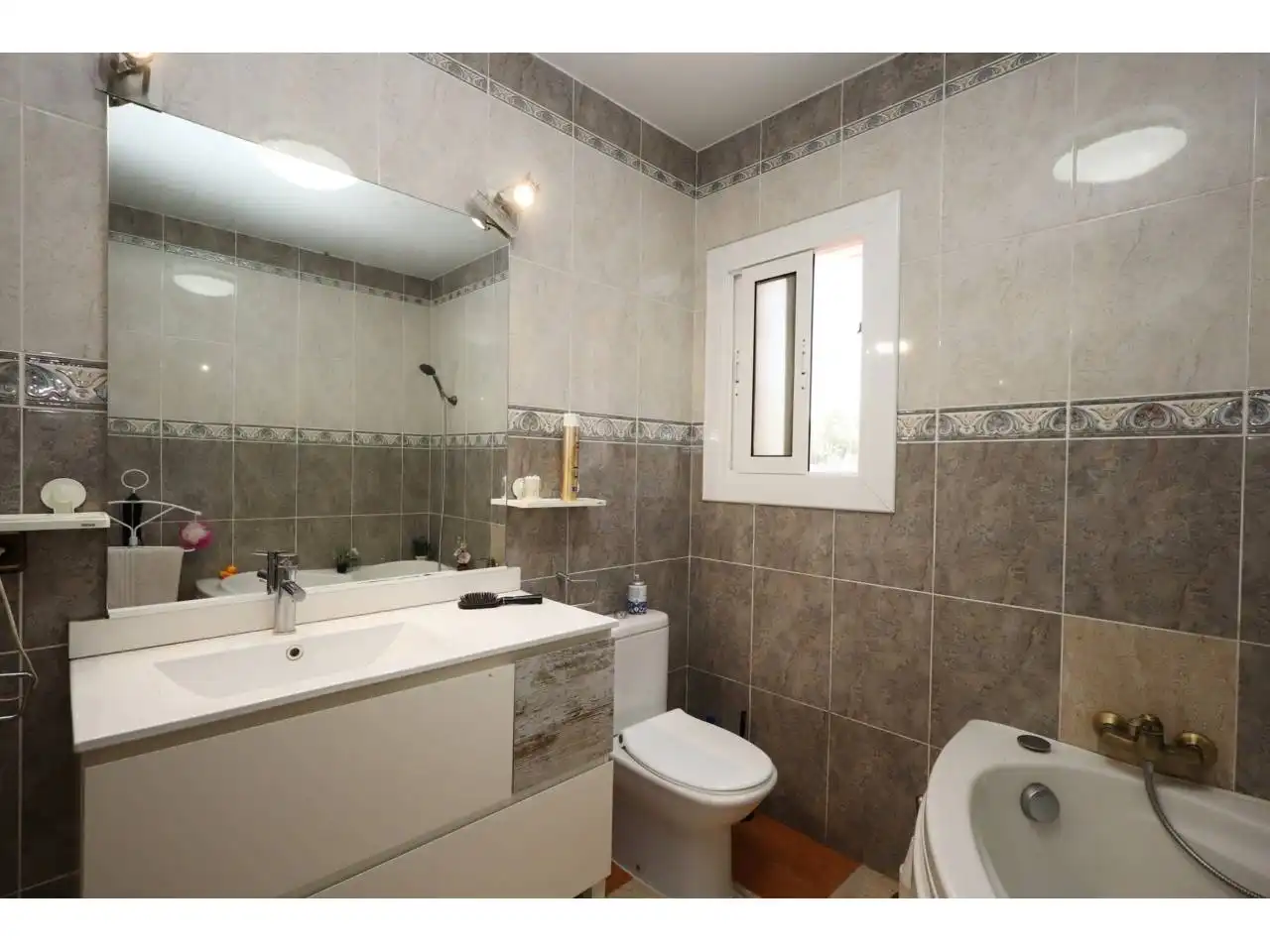 Bany de Casa o xalet en venda en Lloret de Mar amb Aire condicionat, Calefacció i Jardí privat