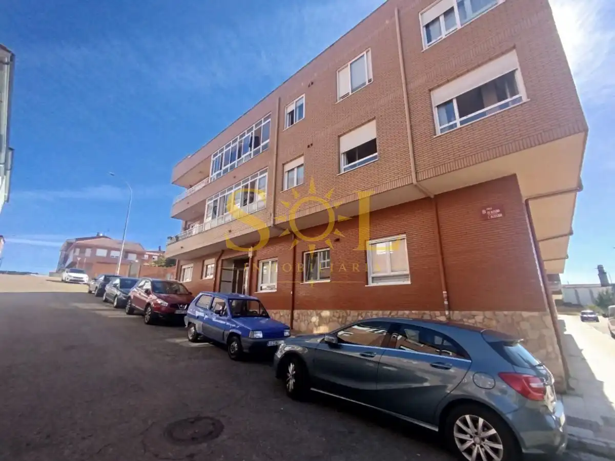 Vista exterior de Piso en venta en Puente Castro