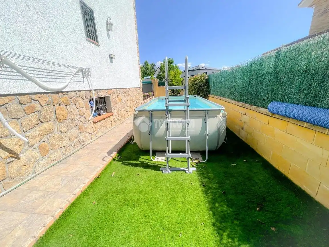 Piscina de Casa o xalet en venda en Guadarrama amb Calefacció