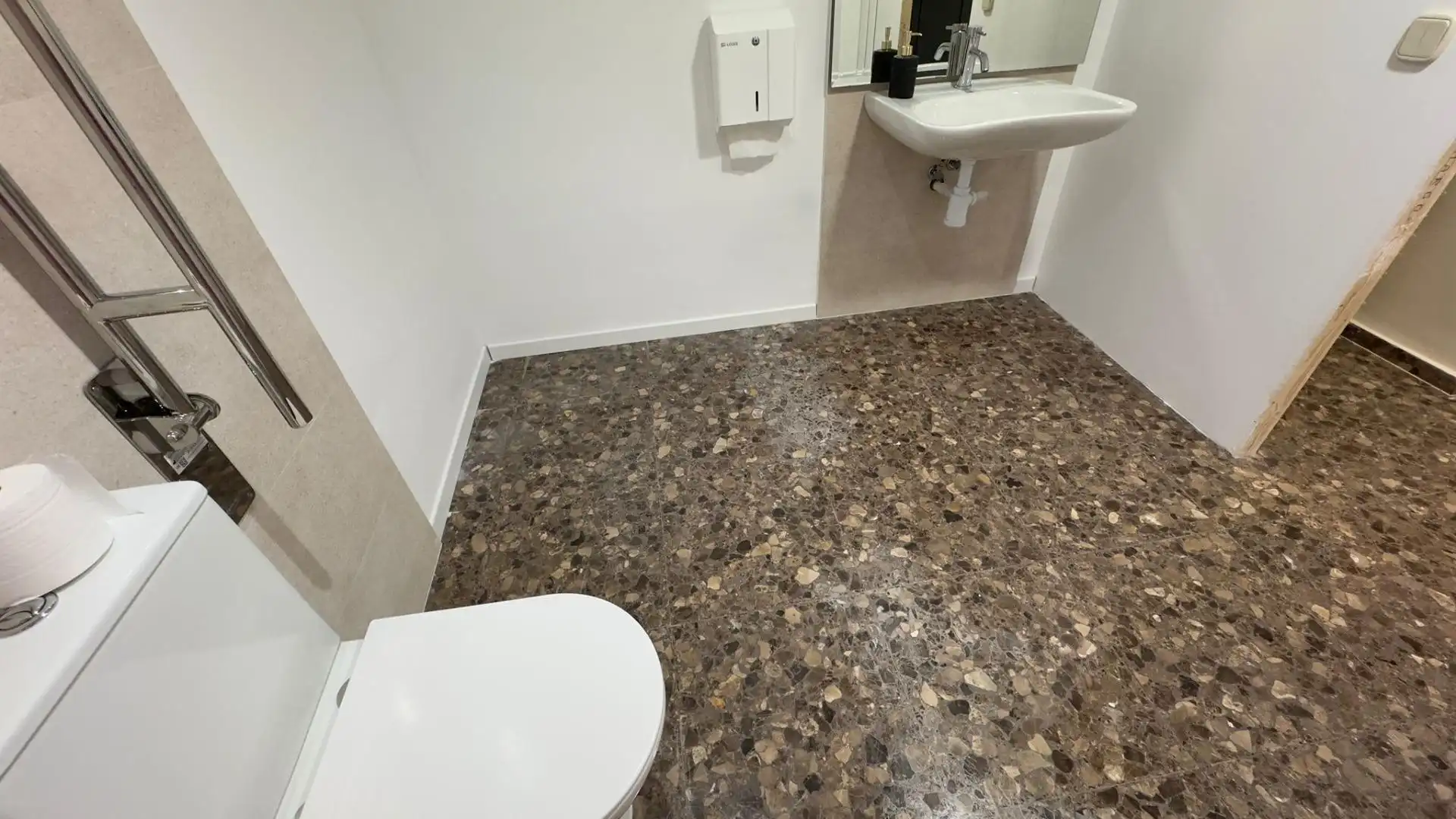 Bany de Oficina de lloguer en Valencia amb Aire condicionat