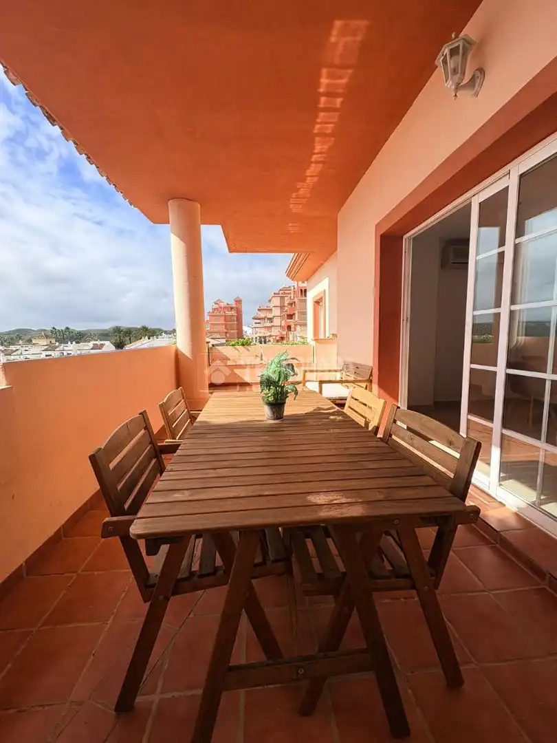 Terraza de Piso en venta en Manilva con Aire acondicionado, Terraza y Piscina comunitaria