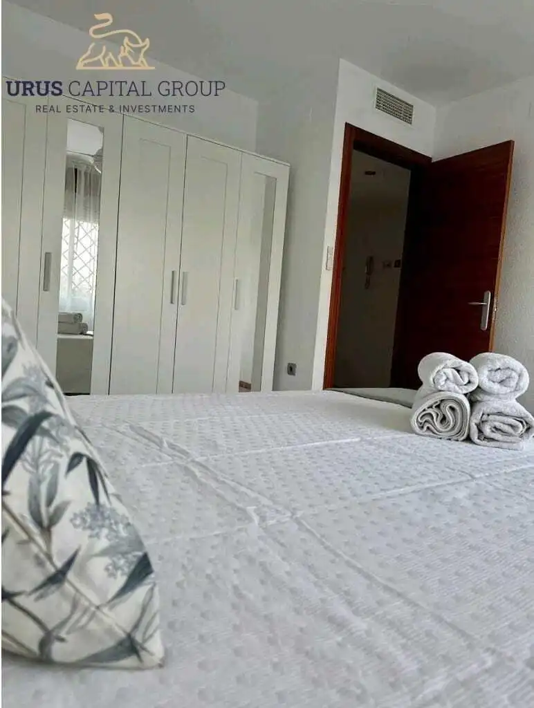 Dormitori de Casa adosada en venda en Córdoba amb Aire condicionat, Calefacció i Jardí privat