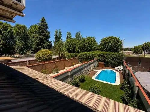 Xalet amb jardí en venda a Av. de la Hispanidad 7, imagen 3