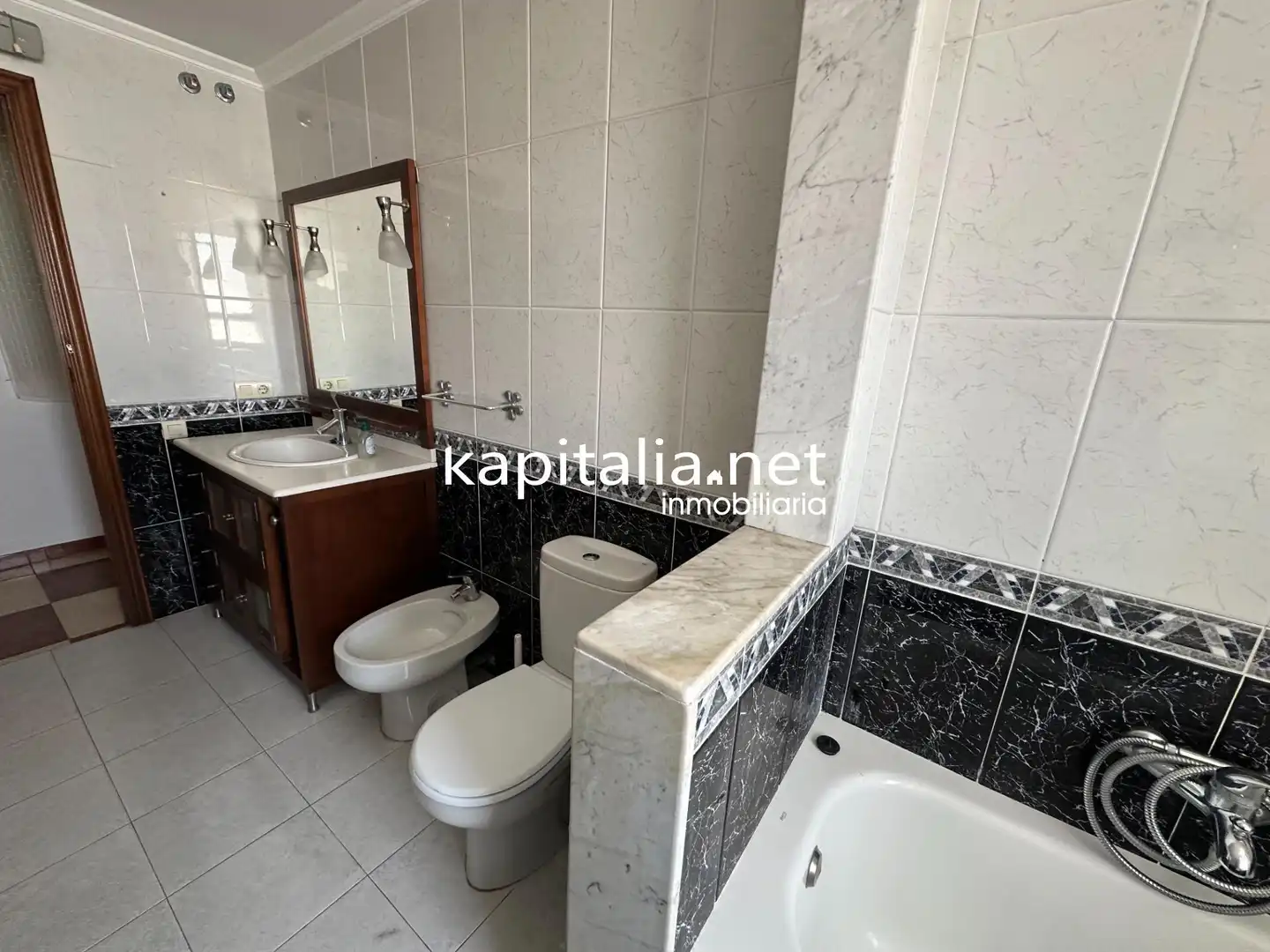Bathroom of Flat for sale in Albaida  with Air Conditioner, Terrace and Storage room