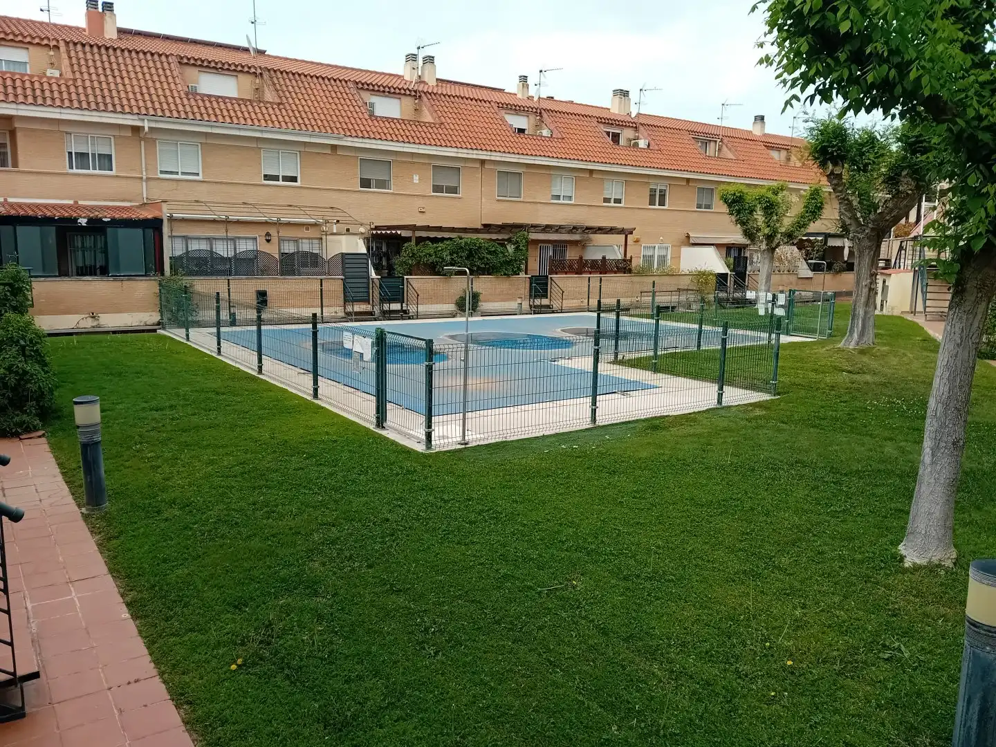 Piscina de Casa o xalet en venda en Ciudad Real amb Aire condicionat, Calefacció i Terrassa