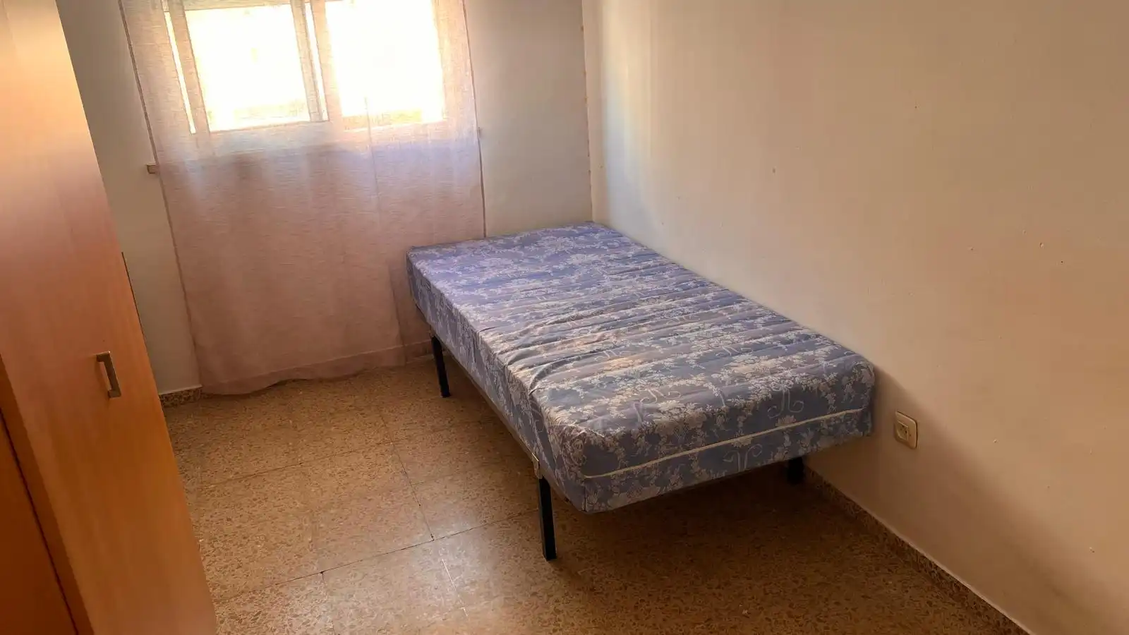 Dormitori de Pis per a compartir en Badajoz amb Terrassa i Moblat