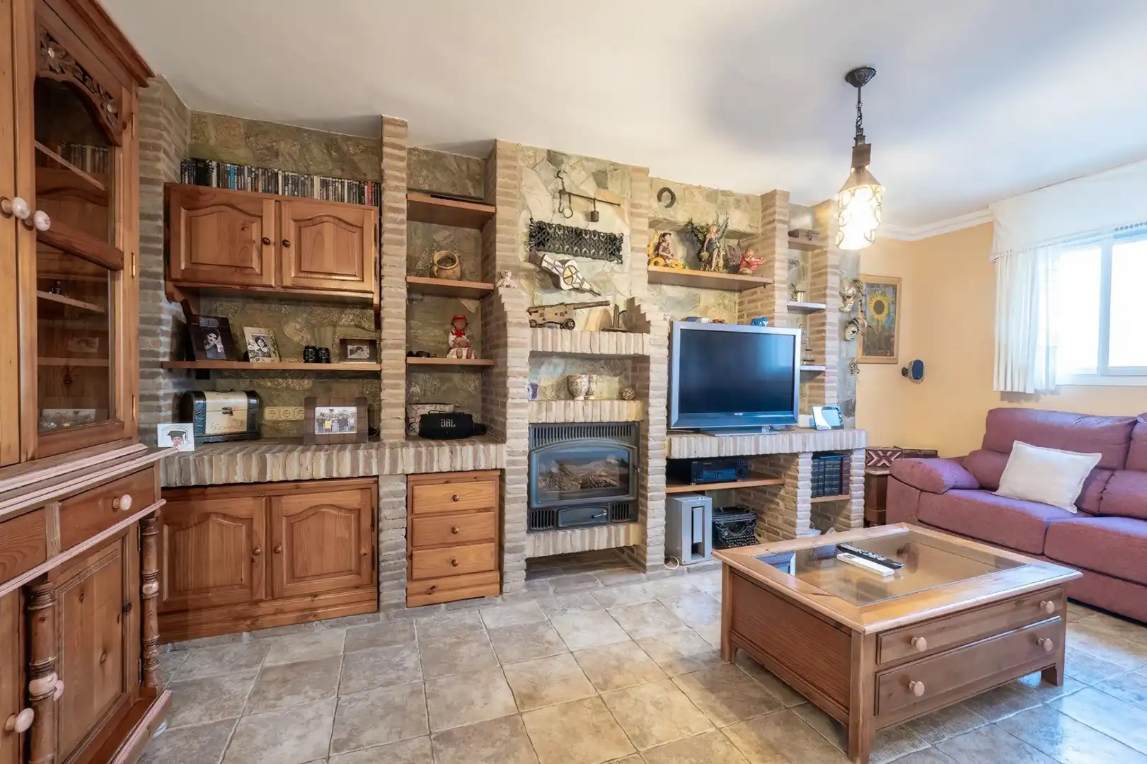 Sala d'estar de Casa adosada en venda en Marbella amb Aire condicionat, Terrassa i Moblat