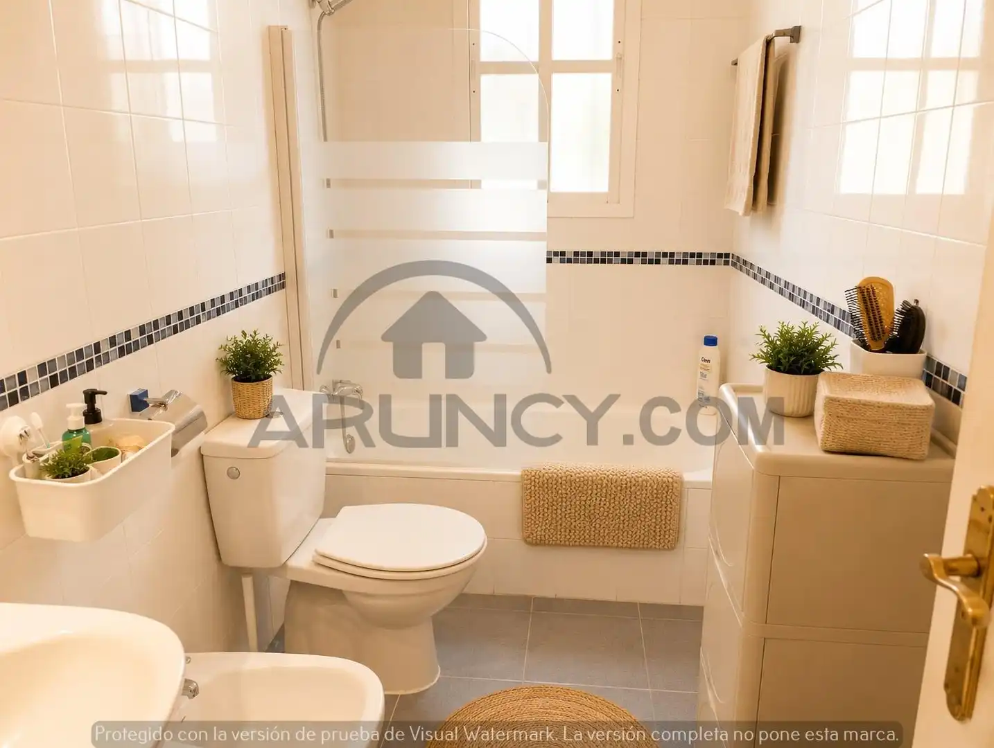 Baño de Casa adosada en venta en Alcalá de Guadaira con Aire acondicionado, Calefacción y Jardín privado