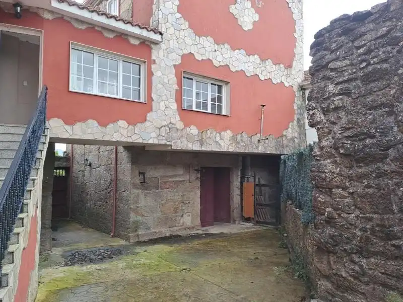 Vista exterior de Casa adosada en venda en A Cañiza   amb Terrassa i Alarma