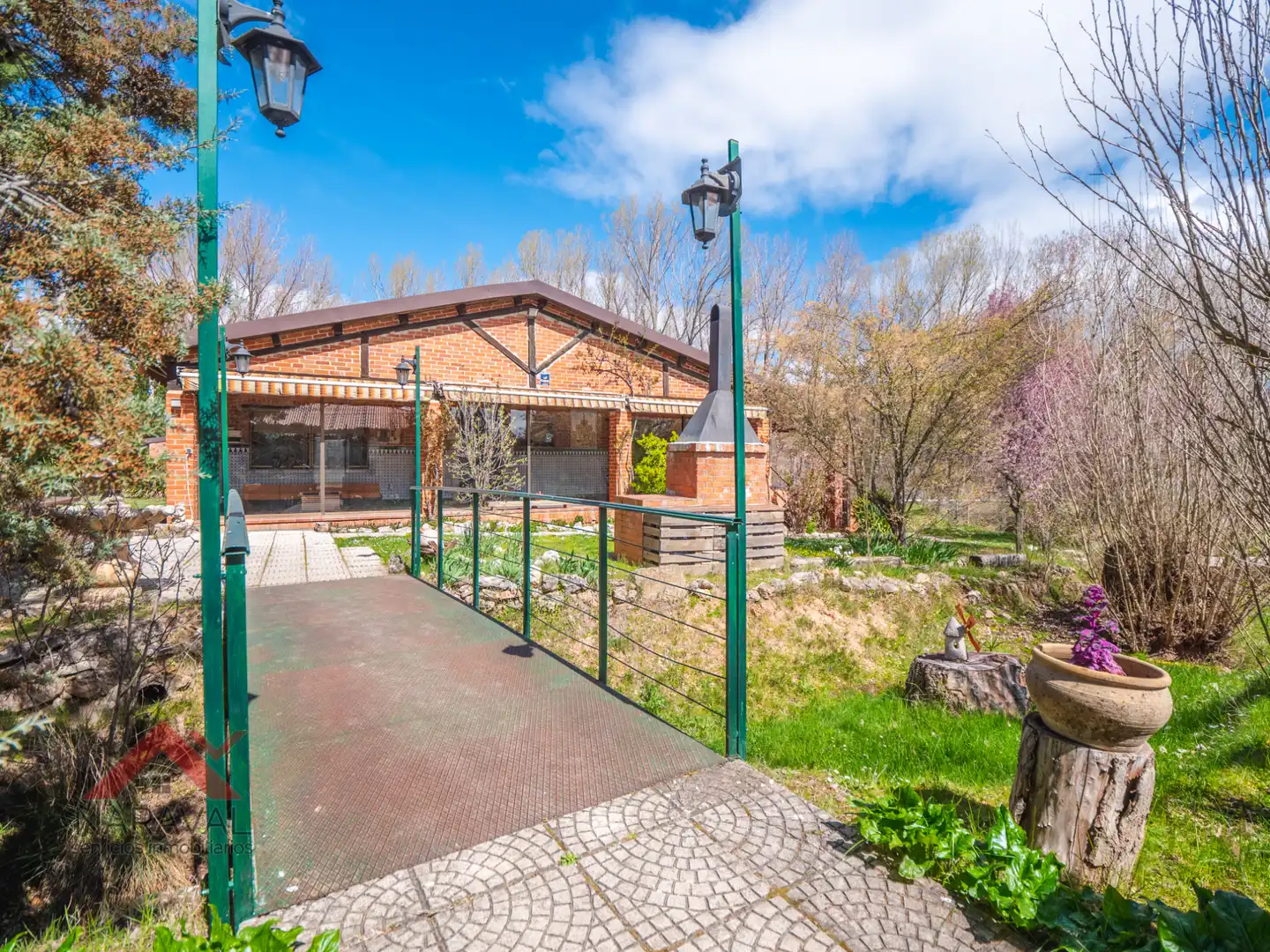 Vista exterior de Casa o xalet en venda en Burgo de Osma - Ciudad de Osma amb Calefacció, Jardí privat i Terrassa