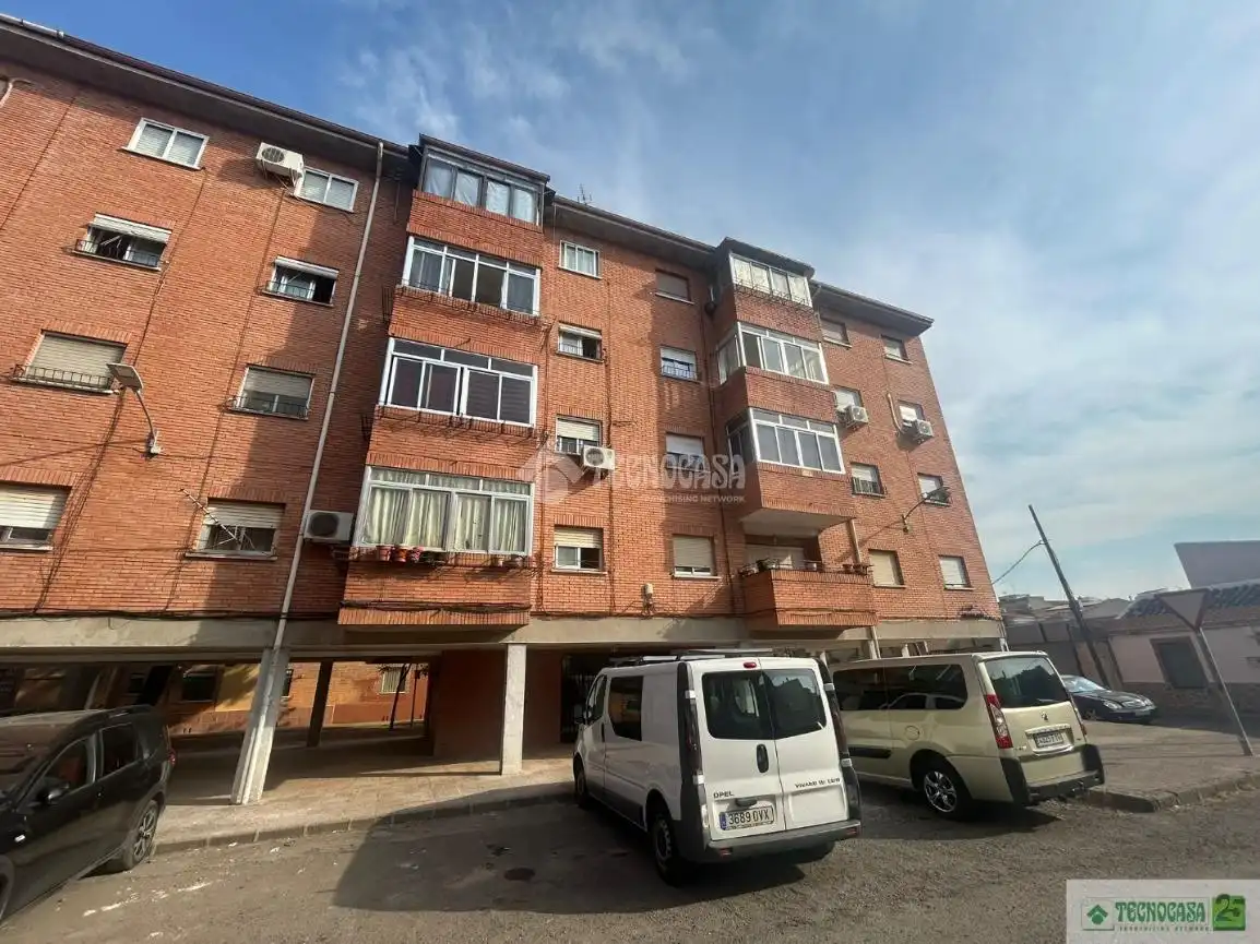 Vista exterior de Piso en venta en Ciudad Real con Calefacción y Terraza
