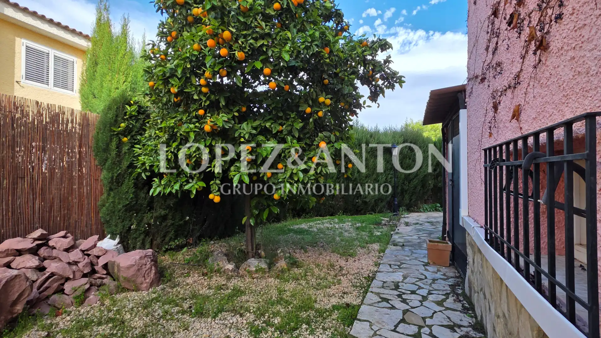 Casa o chalet en venta en L'Eliana con Calefacción, Jardín privado y Parquet