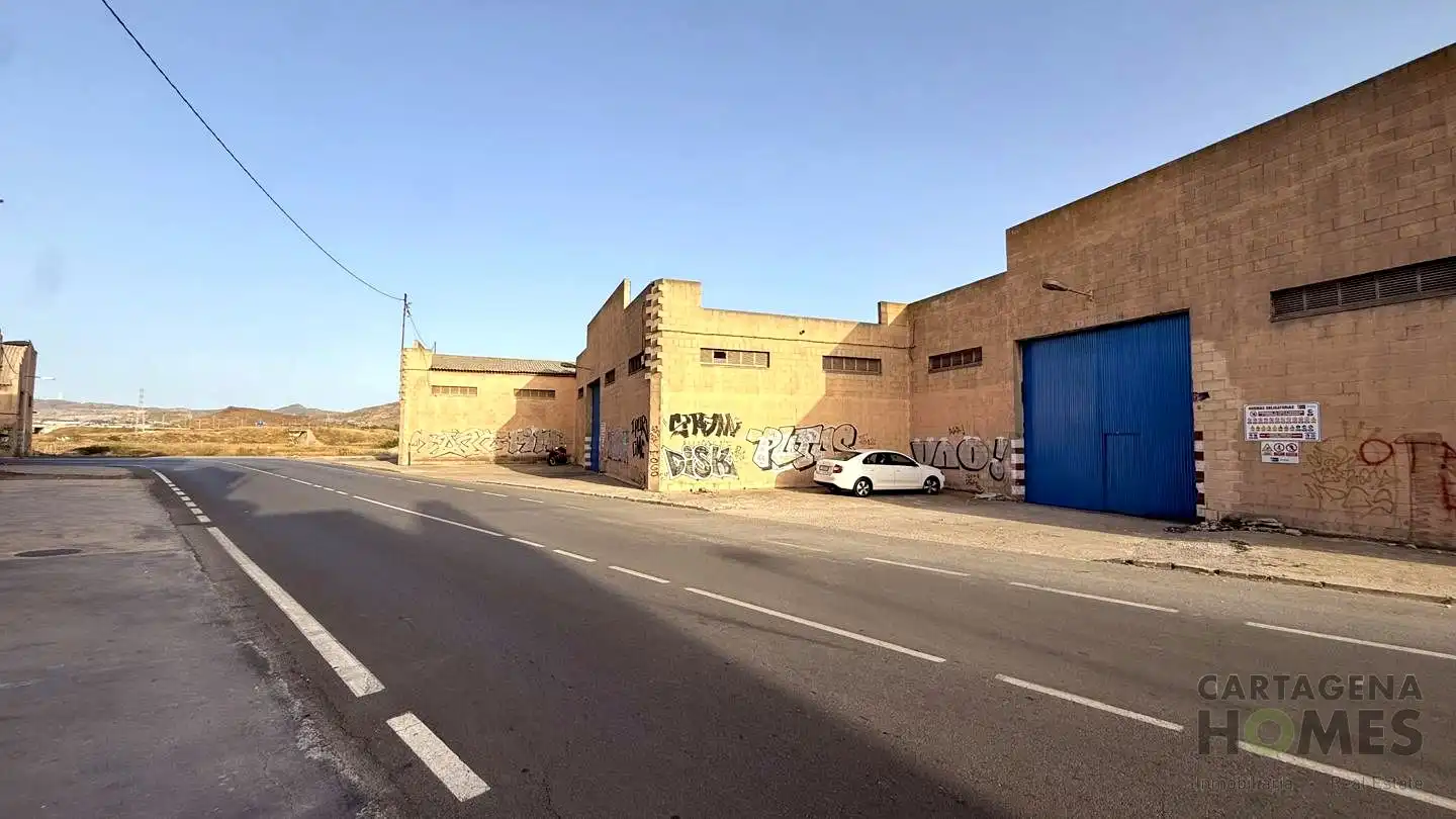 Außenansicht von Fabrikhallen zum Verkauf in Cartagena