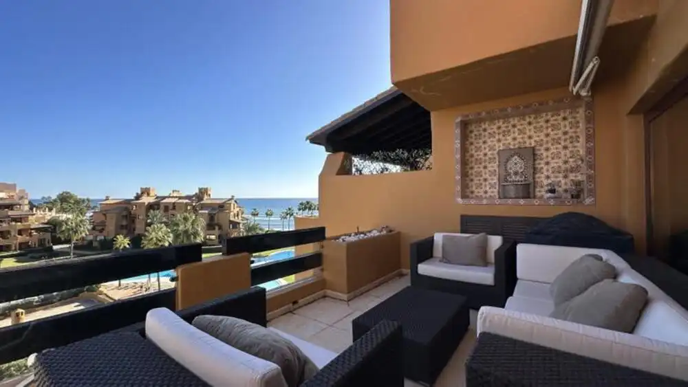 Terrassa de Apartament de lloguer en Estepona amb Aire condicionat, Terrassa i Piscina
