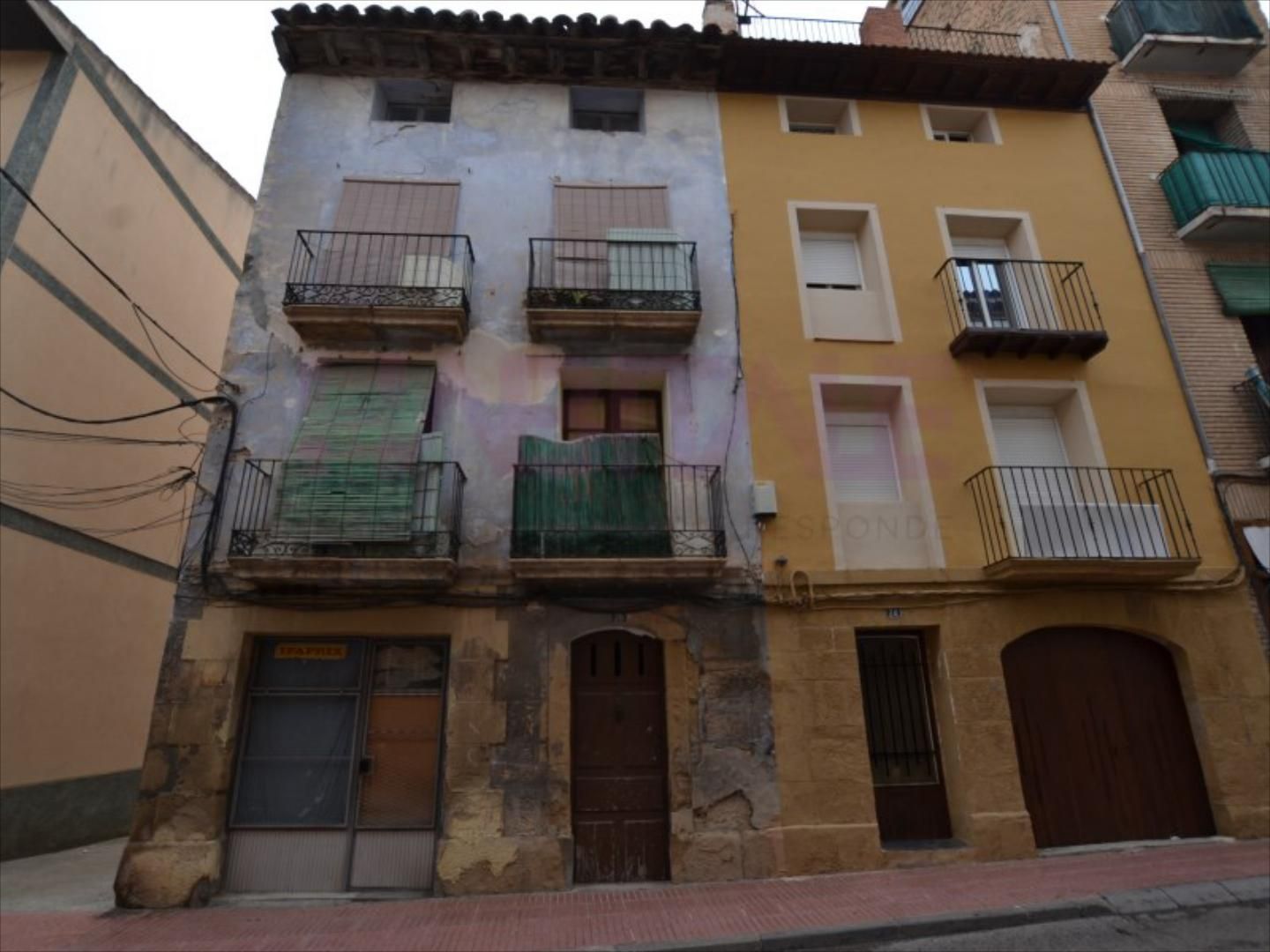 Exterior view of Building for sale in Caspe