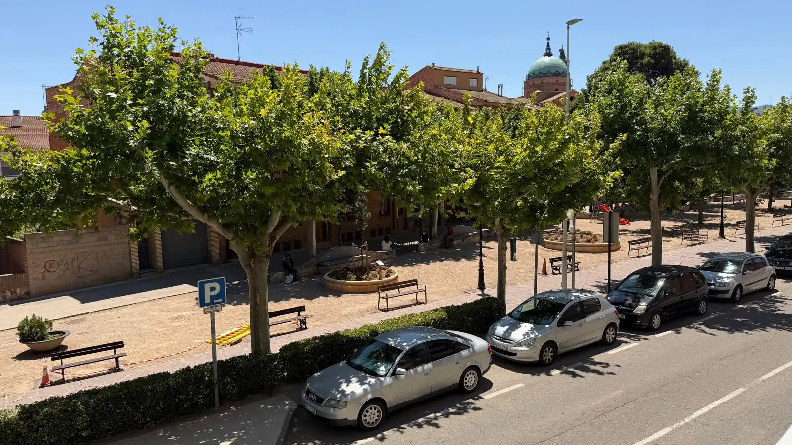 Vista exterior de Piso para compartir en La Almunia de Doña Godina  con Calefacción, Terraza y Amueblado