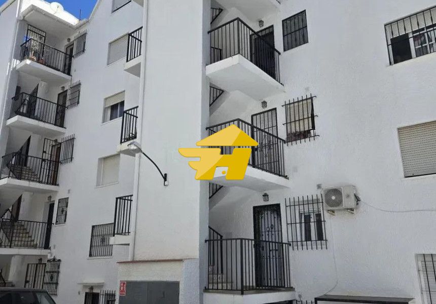 Vista exterior de Dúplex en venda en Torremolinos amb Aire condicionat, Jardí privat i Piscina