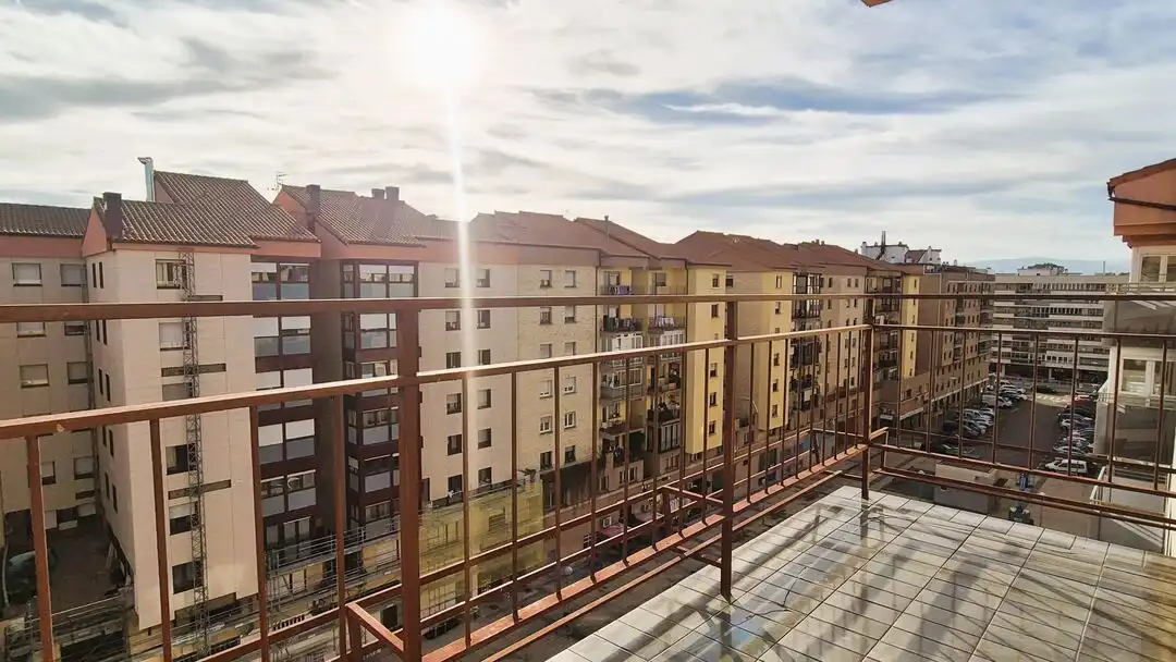 Terrasse von Wohnung zum Verkauf in  Pamplona / Iruña mit Heizung, Terrasse und Abstellraum