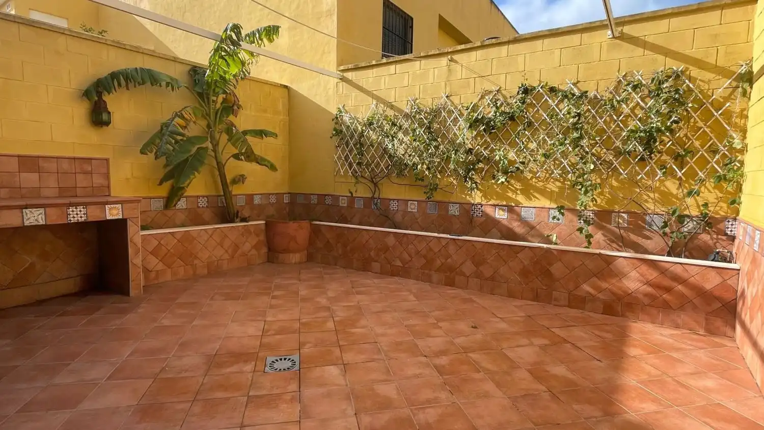 Terrassa de Casa o xalet en venda en Dos Hermanas amb Aire condicionat, Traster i Piscina comunitària