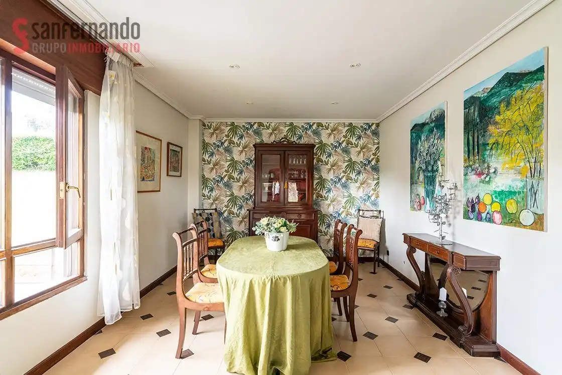 Comedor de Casa o chalet en venta en Torrelavega  con Calefacción, Jardín privado y Terraza