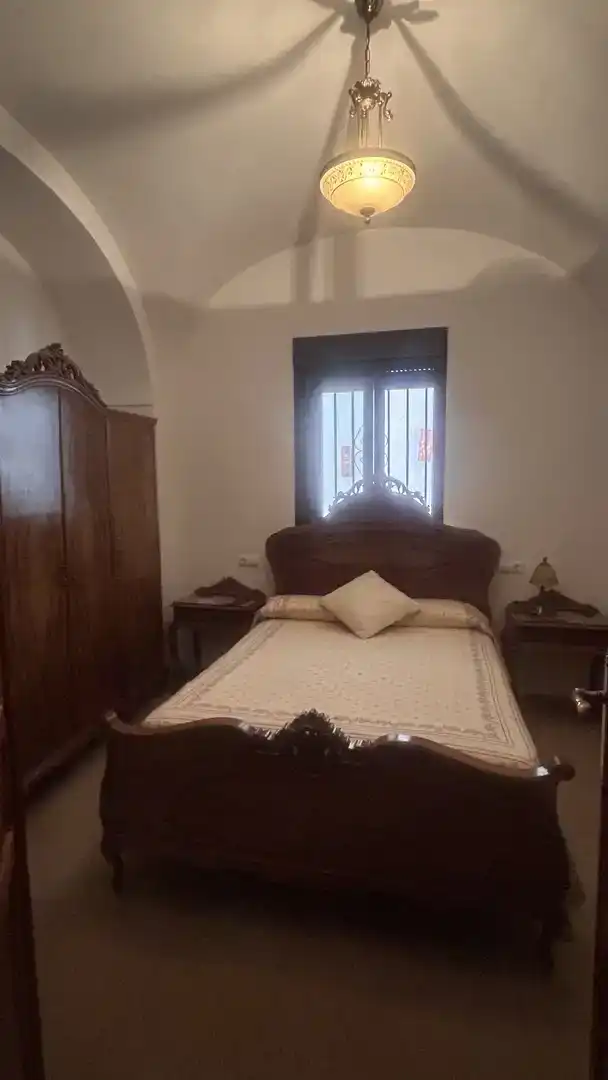 Dormitori de Casa adosada de lloguer en Añora amb Aire condicionat, Jardí privat i Traster