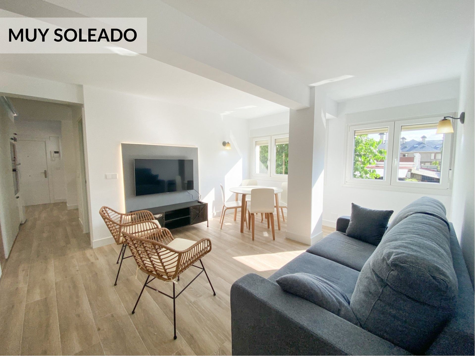 Sala d'estar de Pis en venda en Laredo amb Terrassa i Moblat