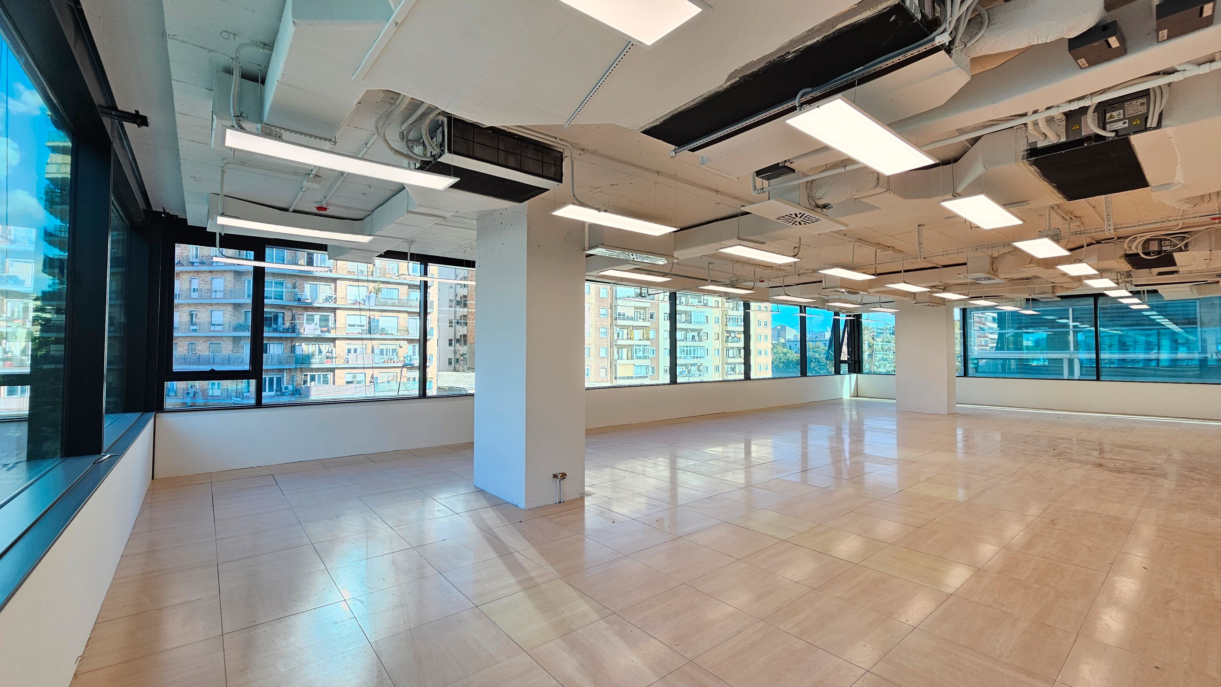 Oficina de alquiler en  Barcelona Capital con Aire acondicionado, Calefacción y Terraza