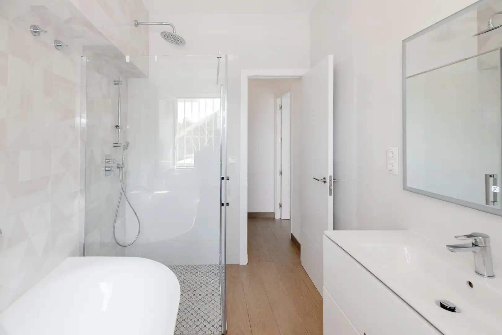 Bathroom of Houses for sale in Málaga  with Air Conditioner, Heating and Private garden