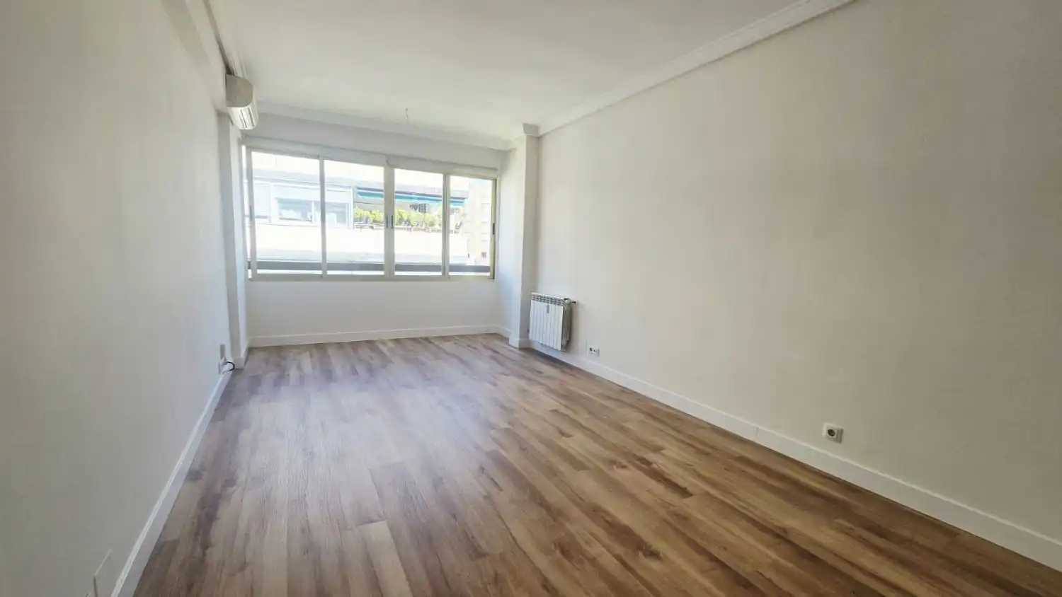 Flat with terrace to rent in del General Pardiñas, imagen 2