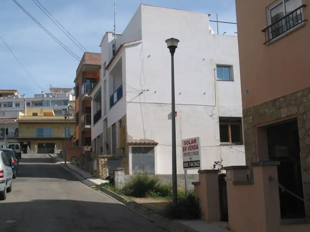 Residencial en venta en Carrer Besalú, 12, El Colomer - La Bateria - La Coma