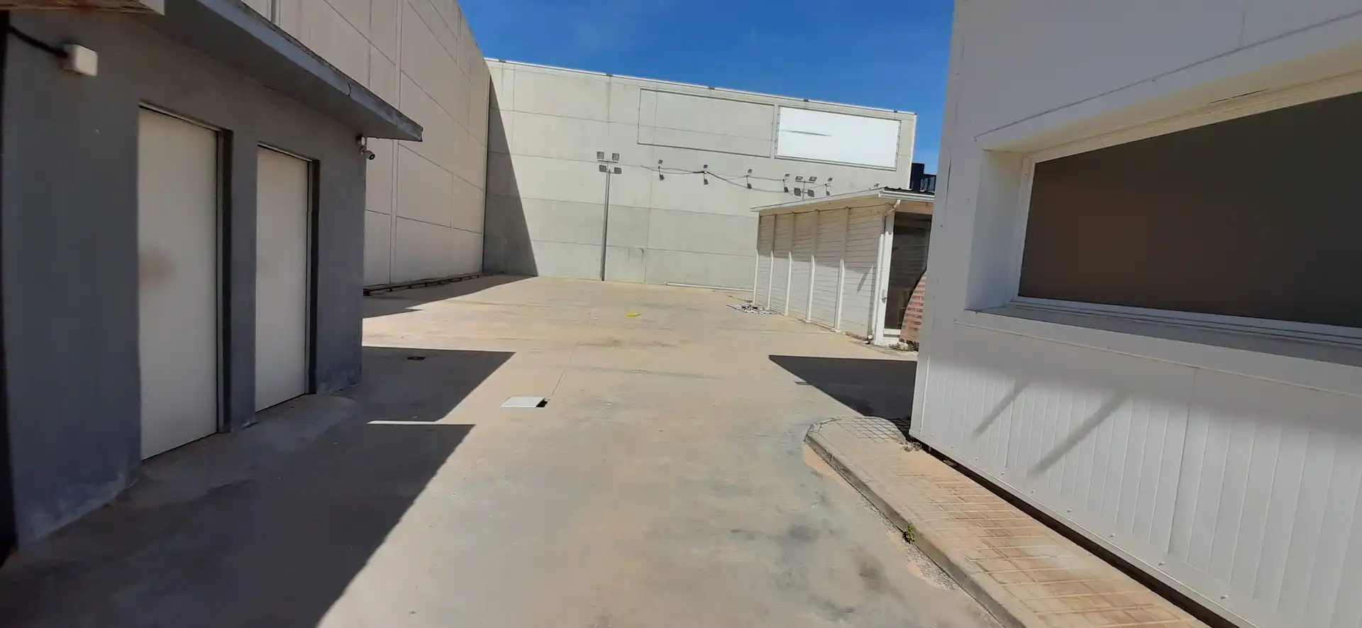 Vista exterior de Nave industrial de alquiler en Alfafar