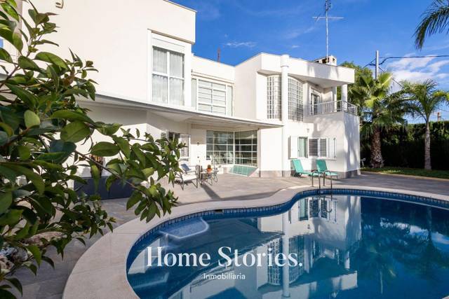 Casa-chalet en Venta en El Paraíso - Los Almendros