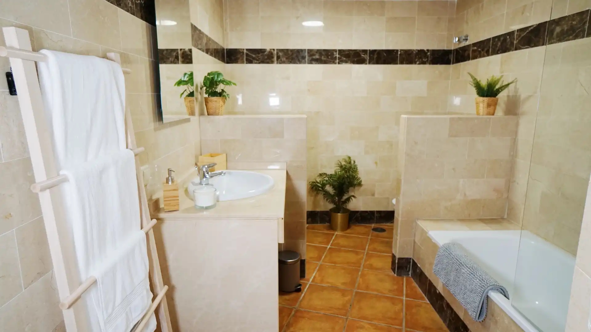 Bany de Apartament de lloguer en Benahavís amb Aire condicionat, Moblat i Forn