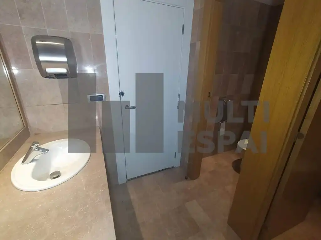 Business premises to rent in Carrer de Calàbria, imagen 73