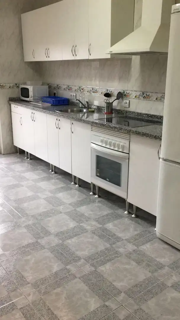 Cuina de Pis en venda en Ponferrada amb Calefacció, Terrassa i Traster