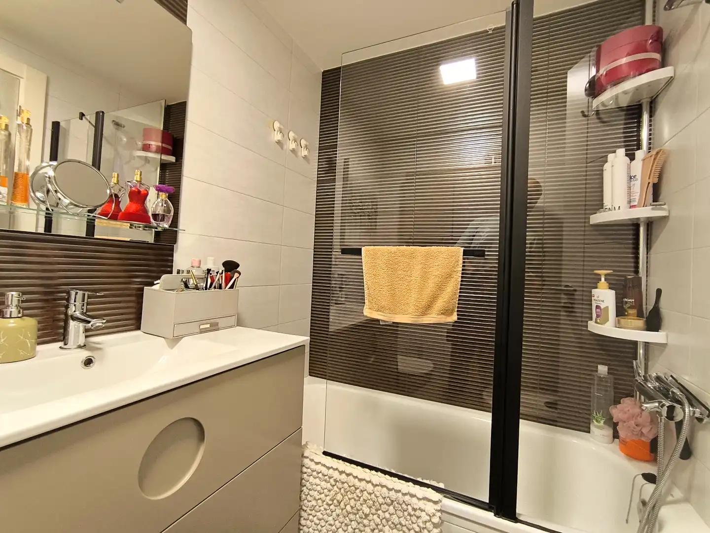 Badezimmer von Wohnung zum Verkauf in Ares mit Heizung, Parkett und Abstellraum