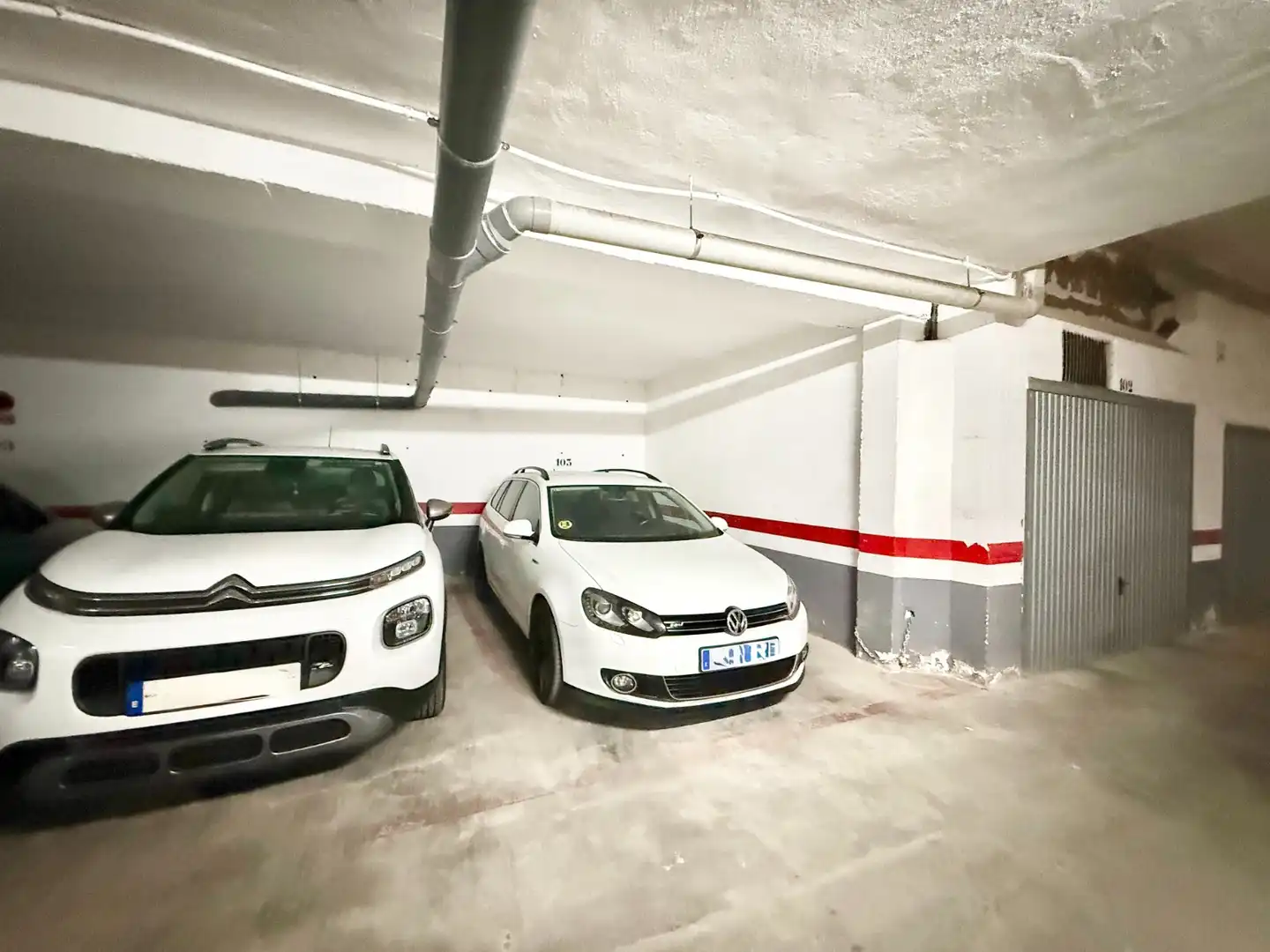 Parking de Estudio de alquiler en Torrevieja con Aire acondicionado, Piscina y Amueblado