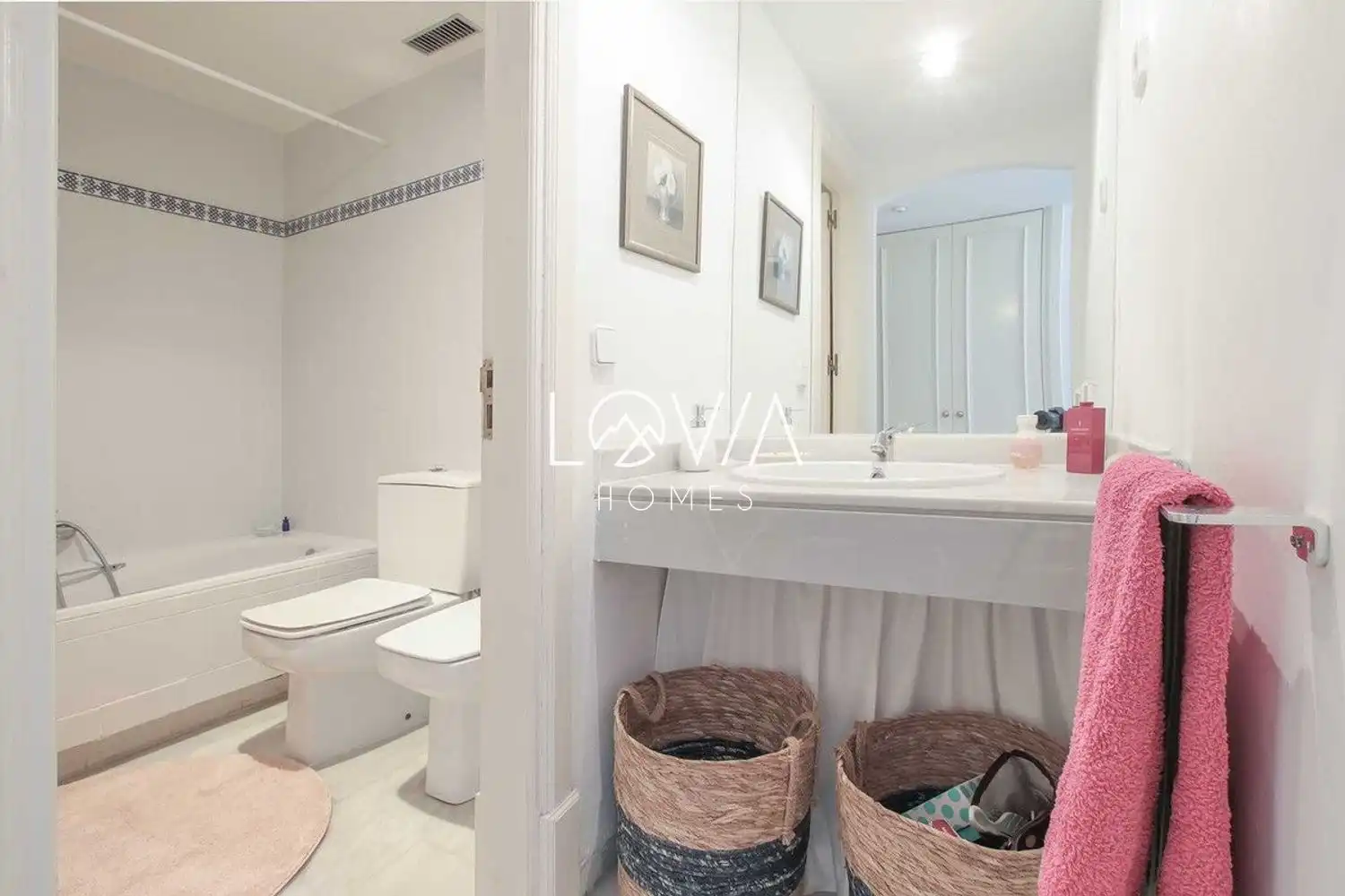 Bathroom of Flat for sale in Marbella  with Air Conditioner, Terrace and Swimming Pool
