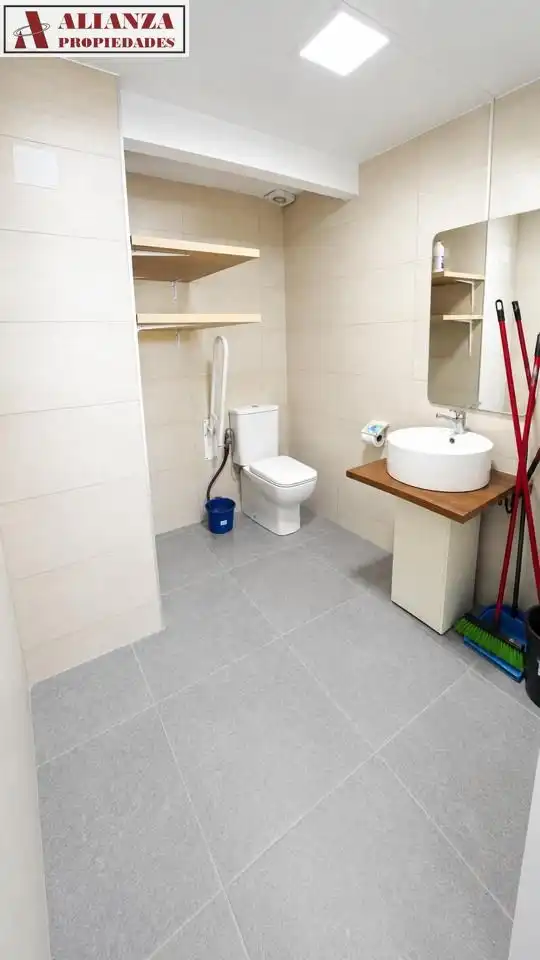 Baño de Local de alquiler en Málaga