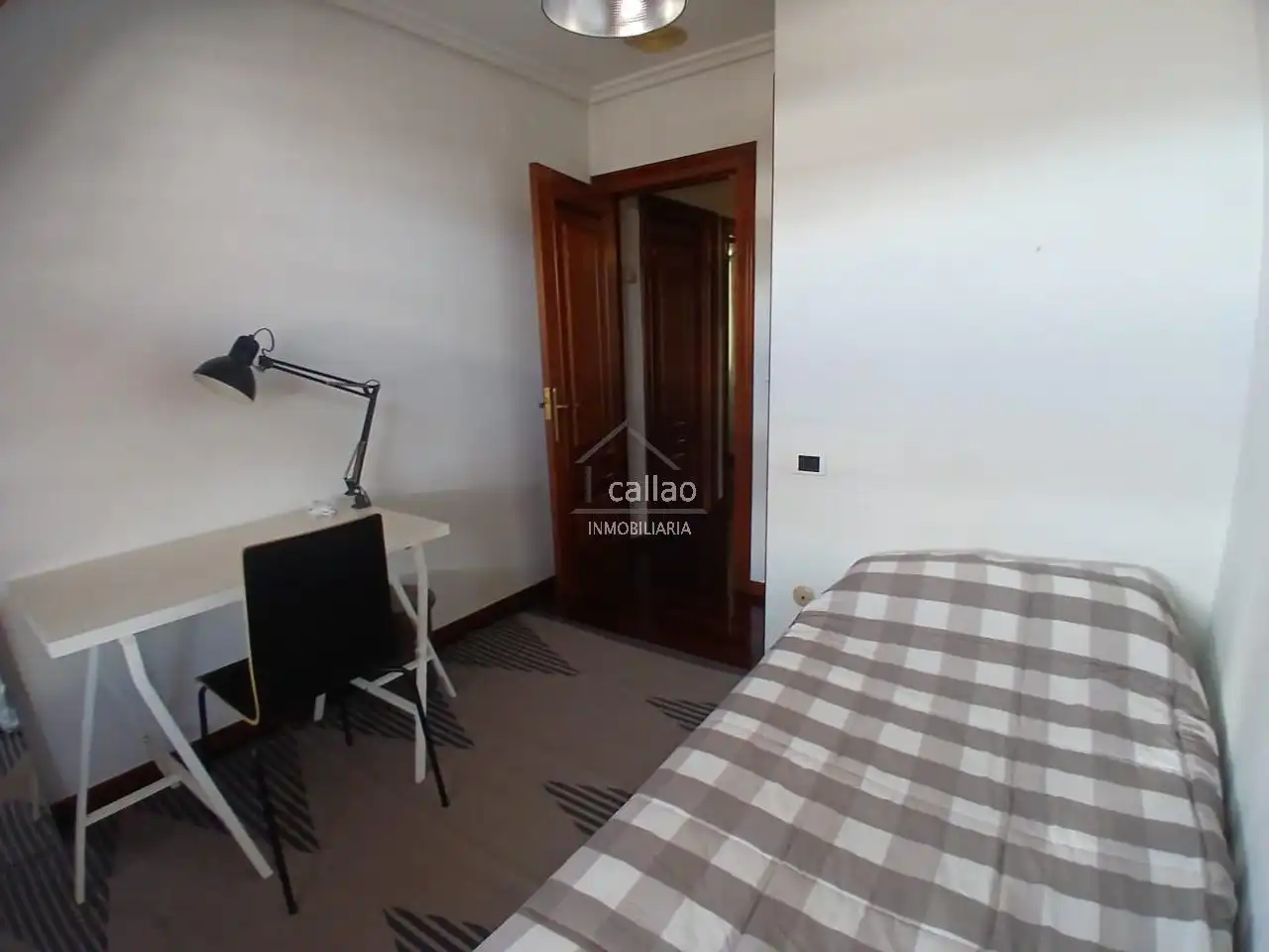 Bedroom of Flat for rent in Ferrol  with Heating, Parquet flooring and Furnished