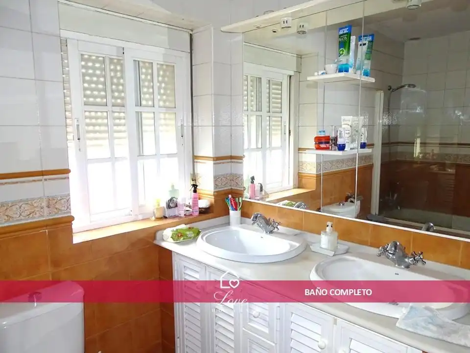 Baño de Piso en venta en Chiclana de la Frontera con Aire acondicionado y Balcón