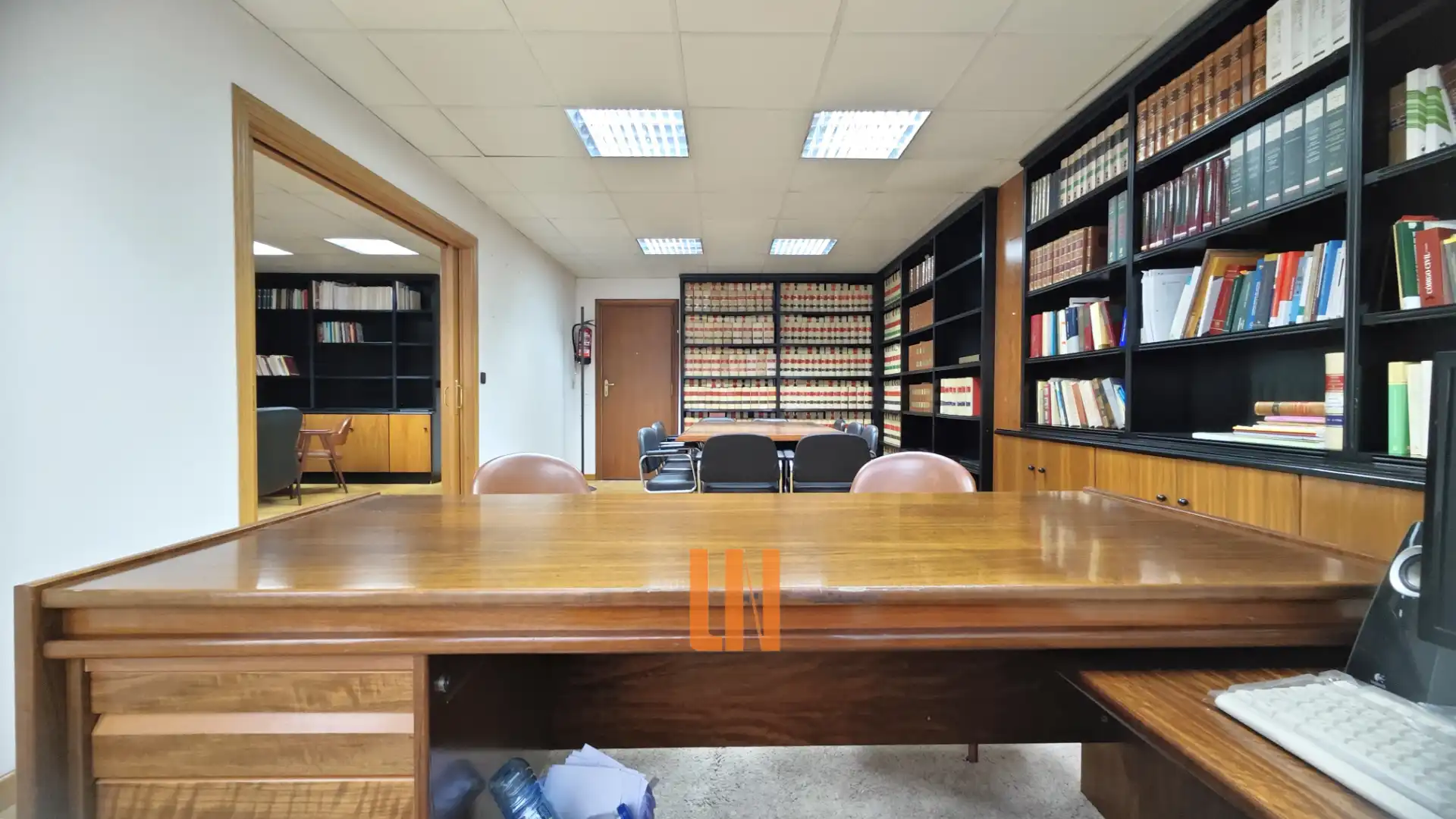 Büro zur Miete in A Coruña Capital  mit Heizung und Internet