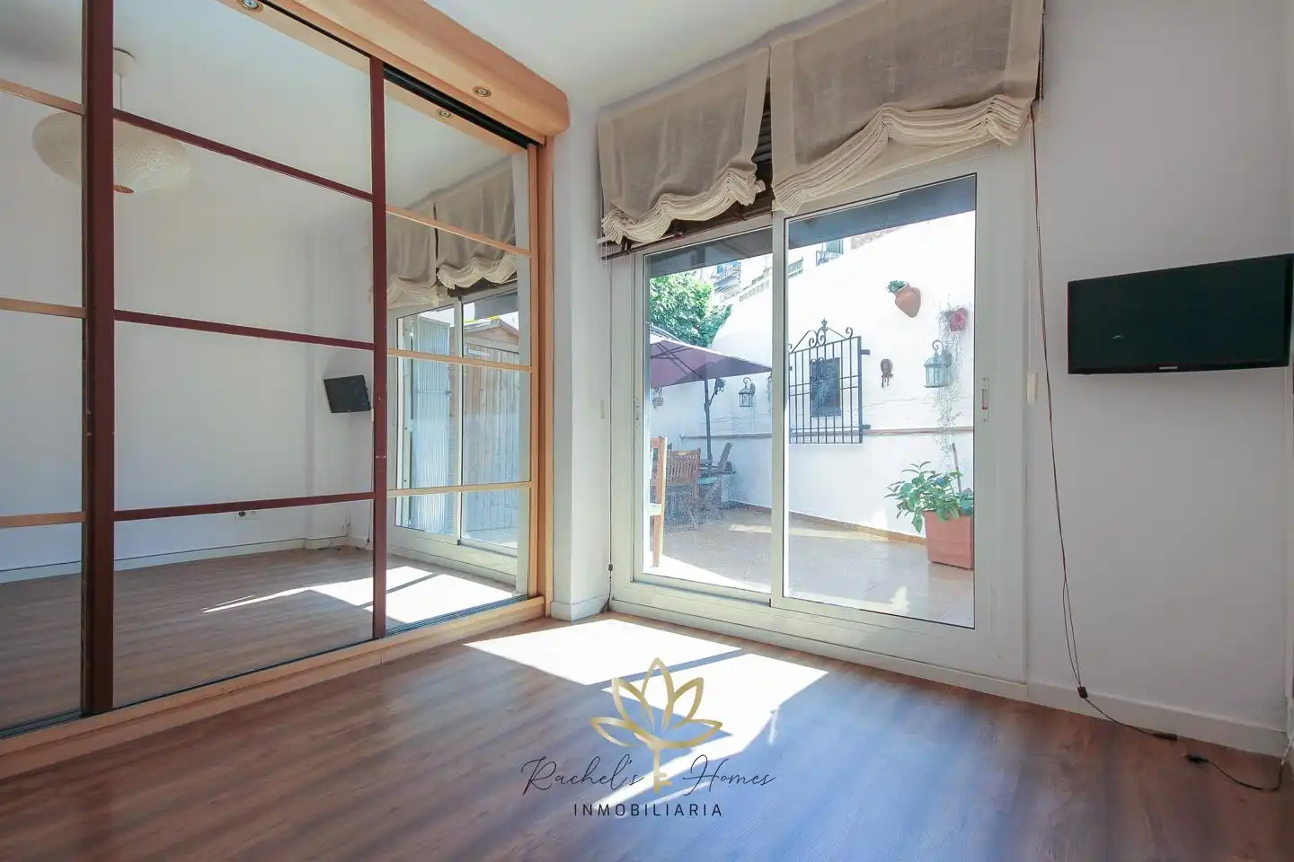 Schlafzimmer von Erdgeschoss zum Verkauf in Barcelona mit Heizung, Parkett und Terrasse