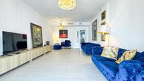 Sala d'estar de Apartament en venda en Estepona amb Aire condicionat, Calefacció i Jardí privat
