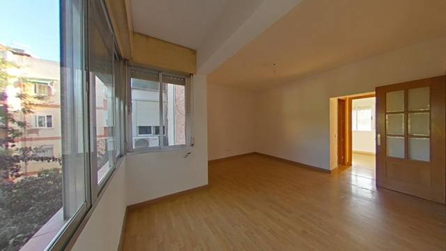 Piso en Venta en C/ Navalmoral de la Mata  en Las Águilas