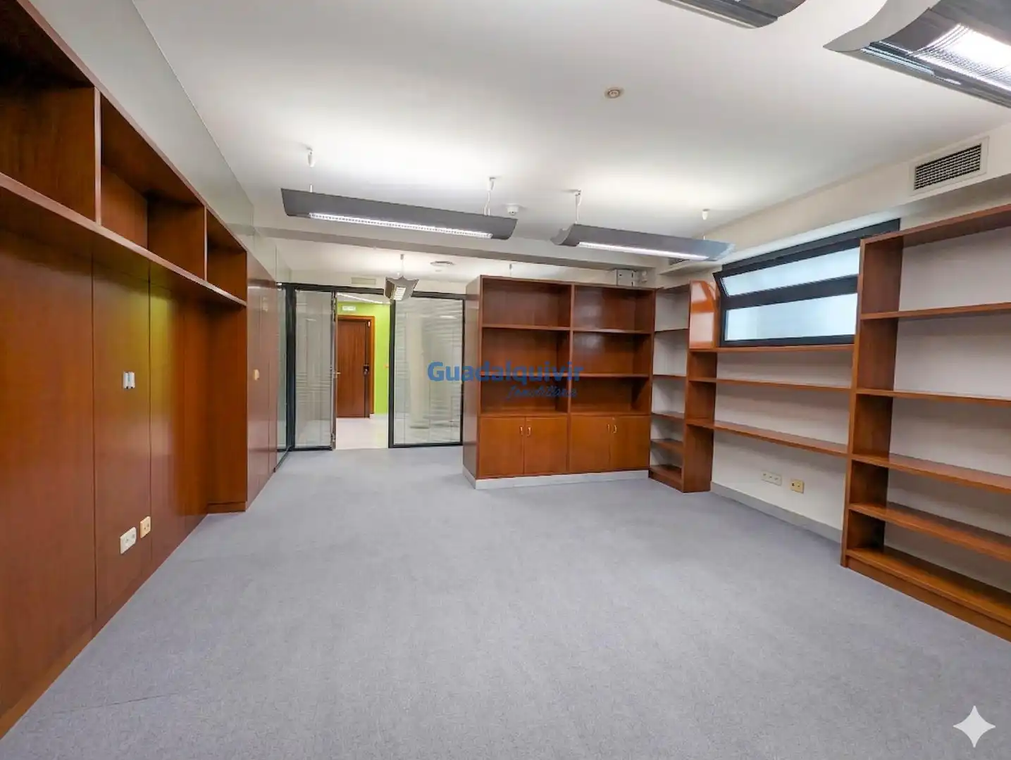 Flat for sale in Sevilla  with Air Conditioner and Alarm
