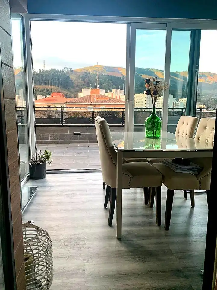 Esszimmer von Dachboden zum Verkauf in Barakaldo  mit Terrasse, Abstellraum und Möbliert